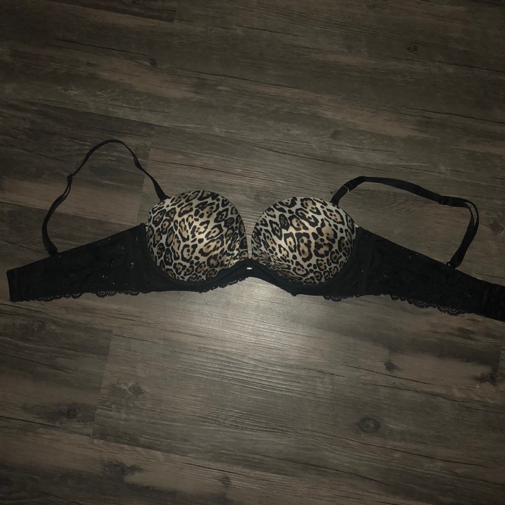 VS bra - strapless/comes with straps